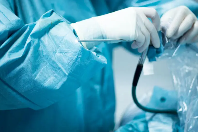 ניתוח PCNL זעיר פולשני להוצאת אבנים מהכליות